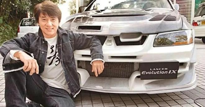O现身房祖名亲笔签名竟成焦点！EVO视讯成龙“特别版”EV(图2)